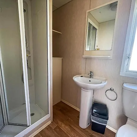 8 Berth Caravan With Decking At Sunnydale In Lincolnshire Ref 35087S Louth  Exterior photo