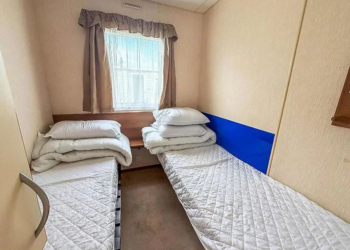 8 Berth Caravan With Decking At Sunnydale In Lincolnshire Ref 35087S
