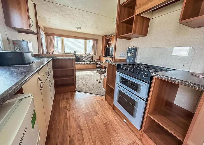 8 Berth Caravan With Decking At Sunnydale In Lincolnshire Ref 35087S