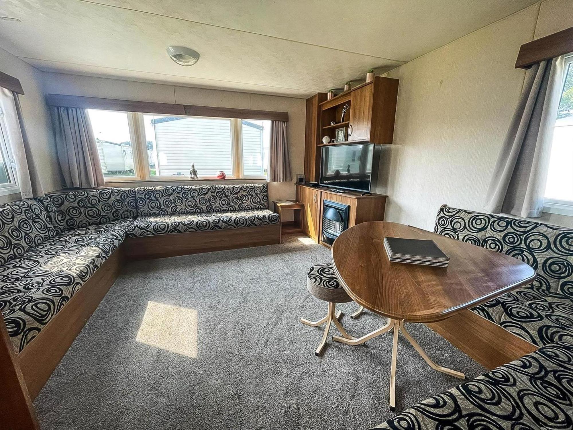 8 Berth Caravan With Decking At Sunnydale In Lincolnshire Ref 35087s * Louth (Lincolnshire)