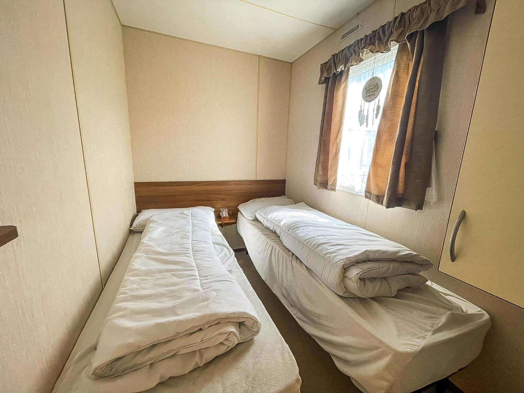 8 Berth Caravan With Decking At Sunnydale In Lincolnshire Ref 35087s Camping