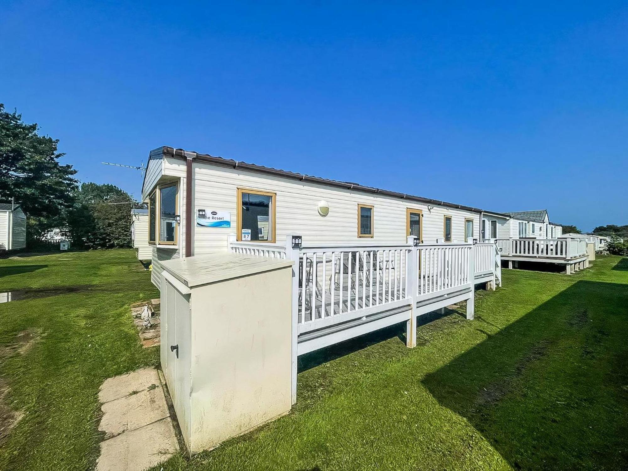 8 Berth Caravan With Decking At Sunnydale In Lincolnshire Ref 35087s Campsite