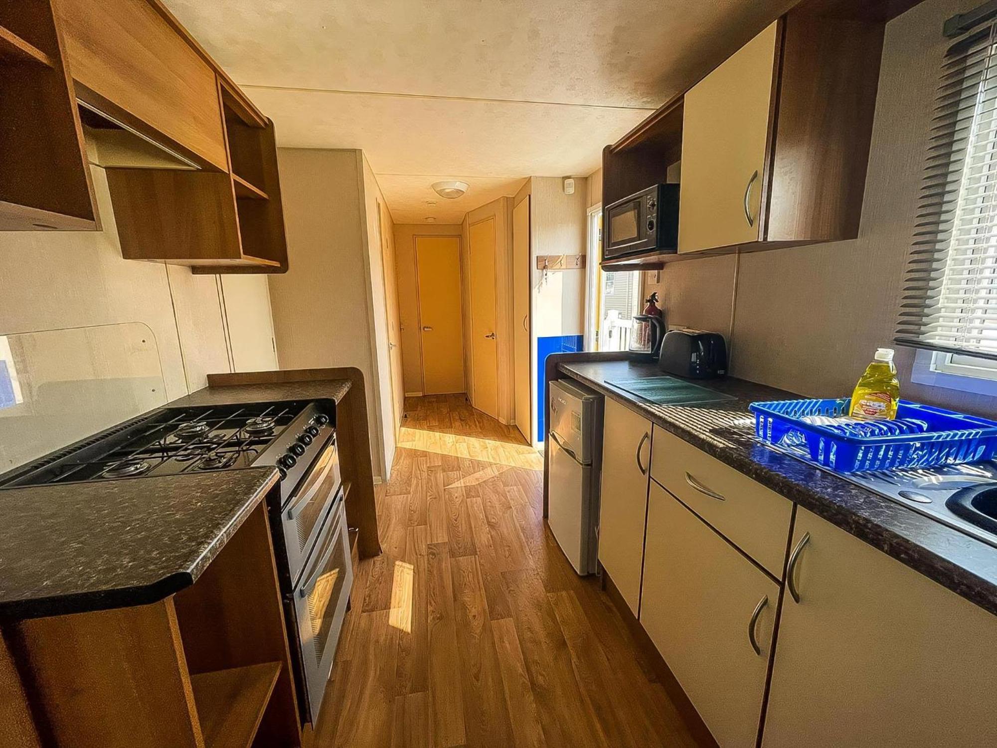 8 Berth Caravan With Decking At Sunnydale In Lincolnshire Ref 35087s Camping Louth (Lincolnshire)