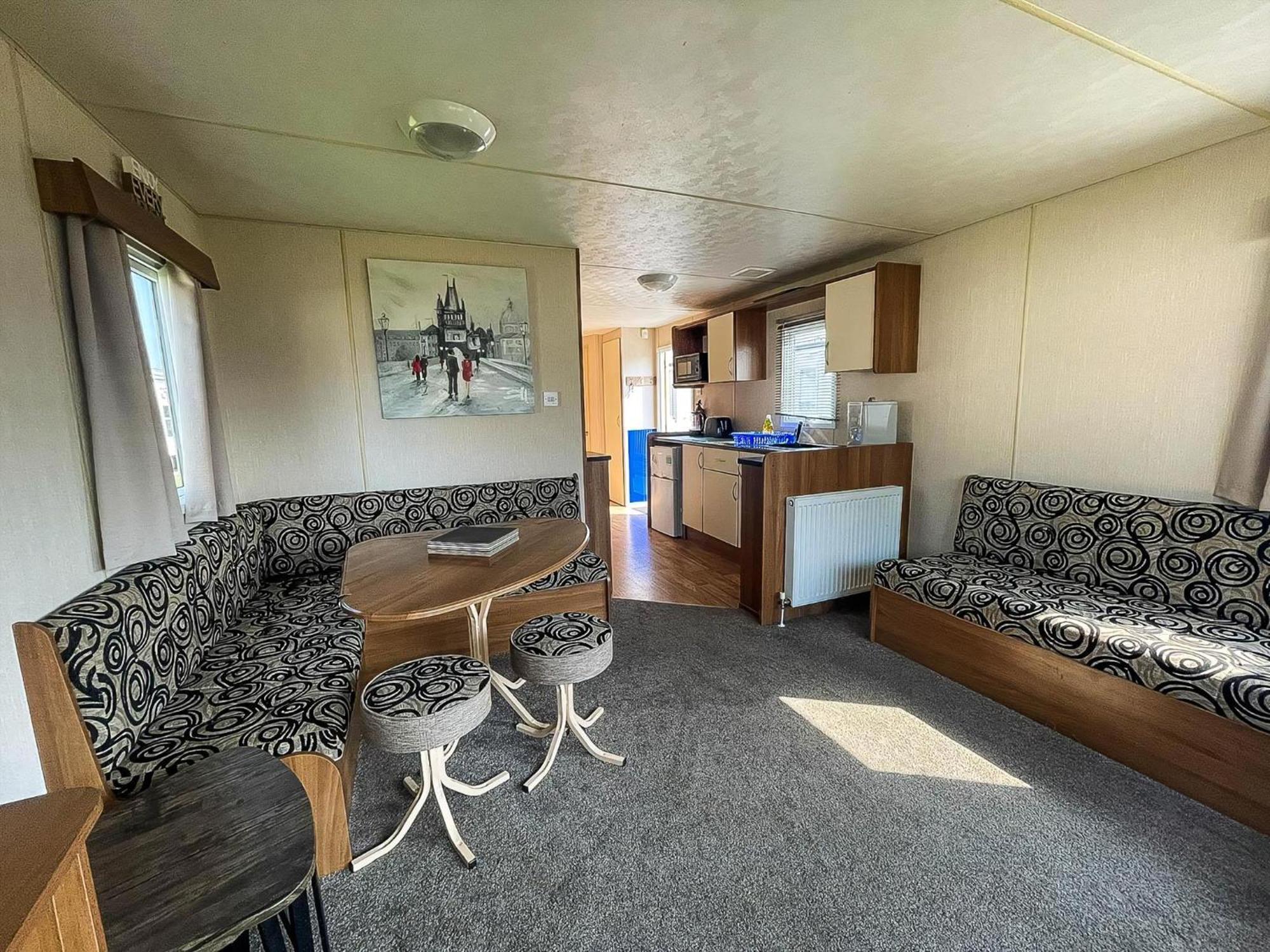 8 Berth Caravan With Decking At Sunnydale In Lincolnshire Ref 35087s Louth (Lincolnshire)