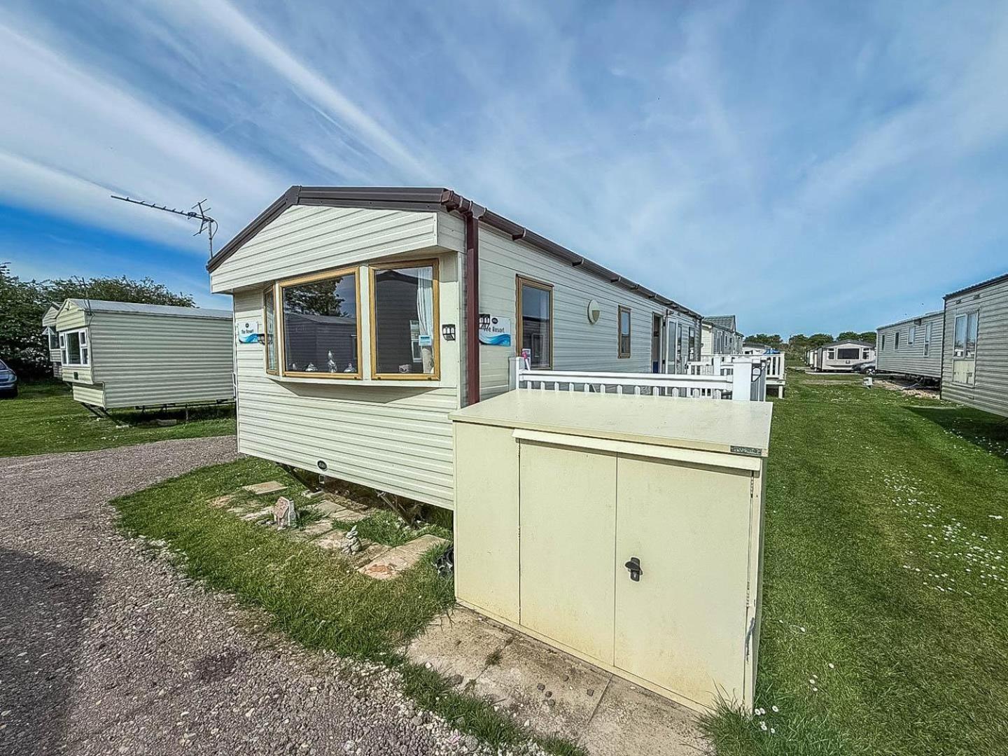 8 Berth Caravan With Decking At Sunnydale In Lincolnshire Ref 35087s * Louth (Lincolnshire)