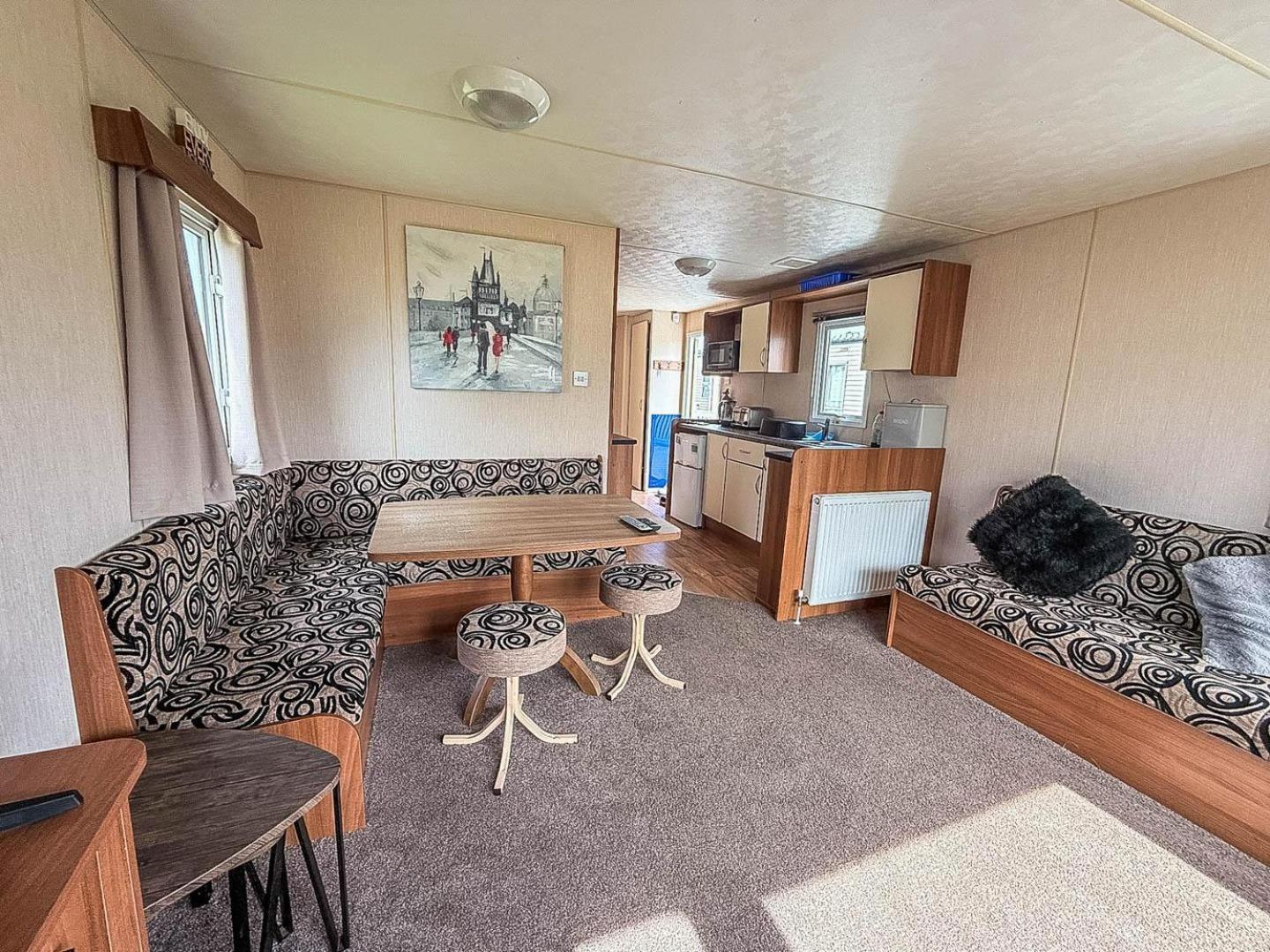 8 Berth Caravan With Decking At Sunnydale In Lincolnshire Ref 35087s