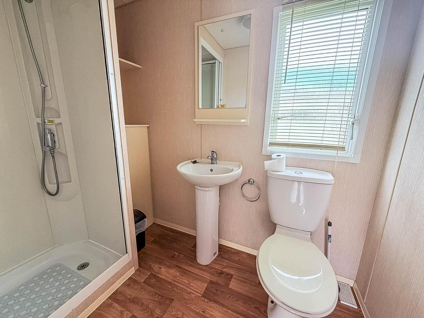 8 Berth Caravan With Decking At Sunnydale In Lincolnshire Ref 35087s Louth (Lincolnshire)