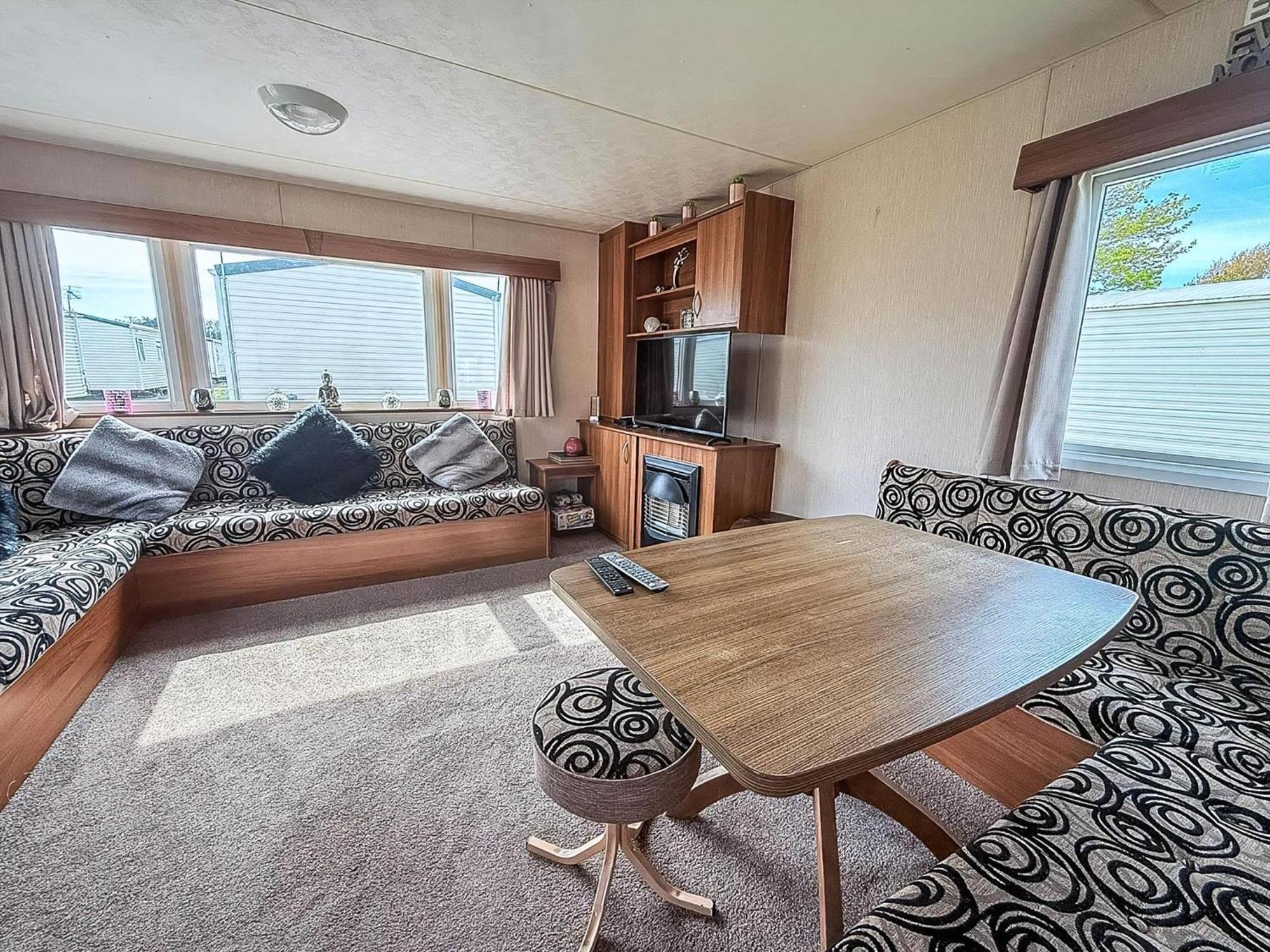 8 Berth Caravan With Decking At Sunnydale In Lincolnshire Ref 35087s Camping